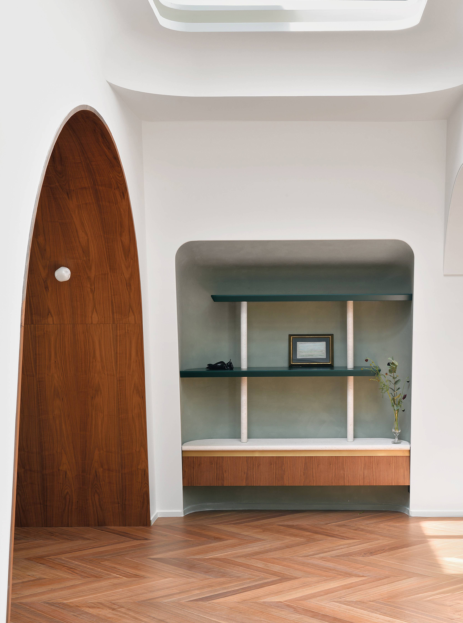 A room with a wooden floor and a shelf