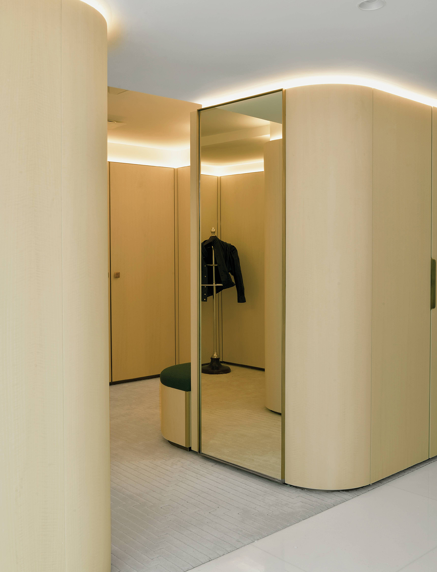 A room with a mirror and a closet