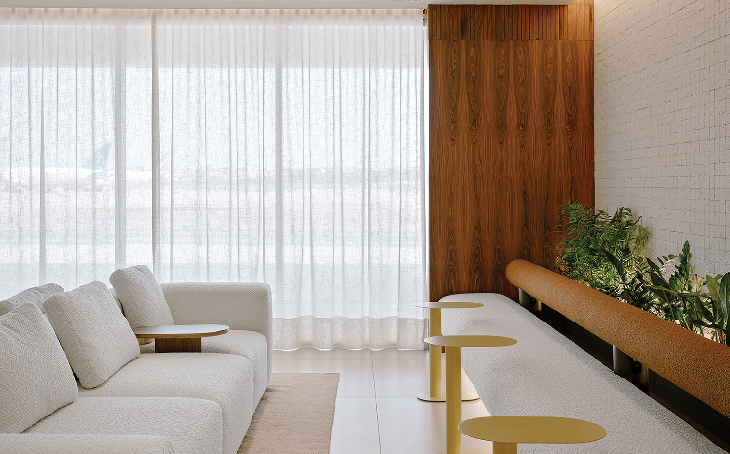 A living room with a couch and a table at the São Paulo Airport Terminal
