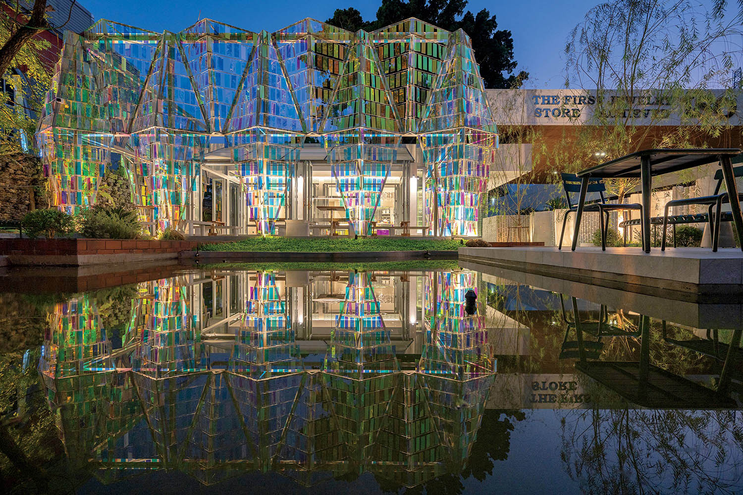 The exterior of the museum of contemporary art in los.
