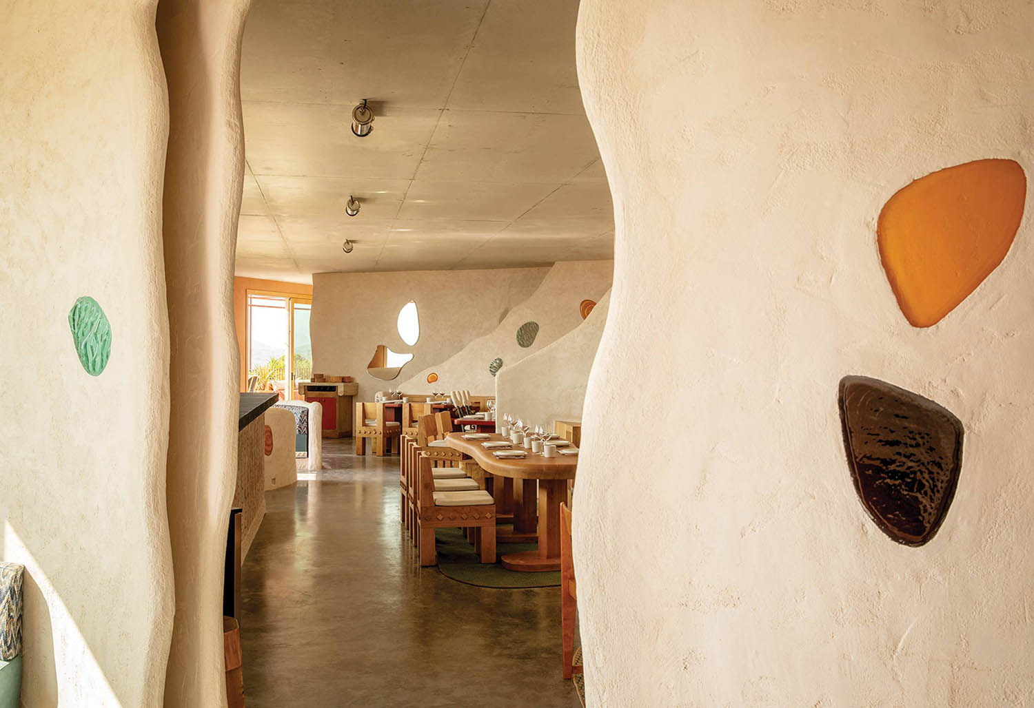 A room with a wall and a table.