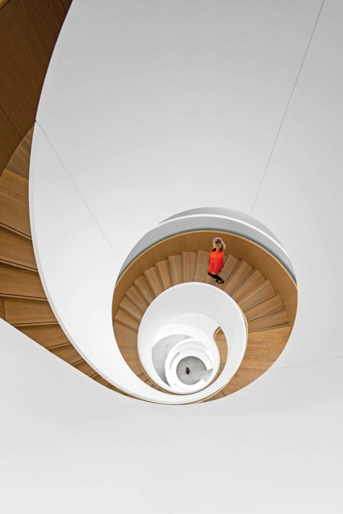 The stair’s con­sistent 15-degree slope.